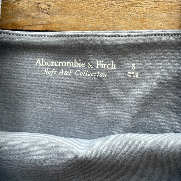 NWT Abercrombie & Fitch Women's Gray Tank size S - Picture 2 of 6